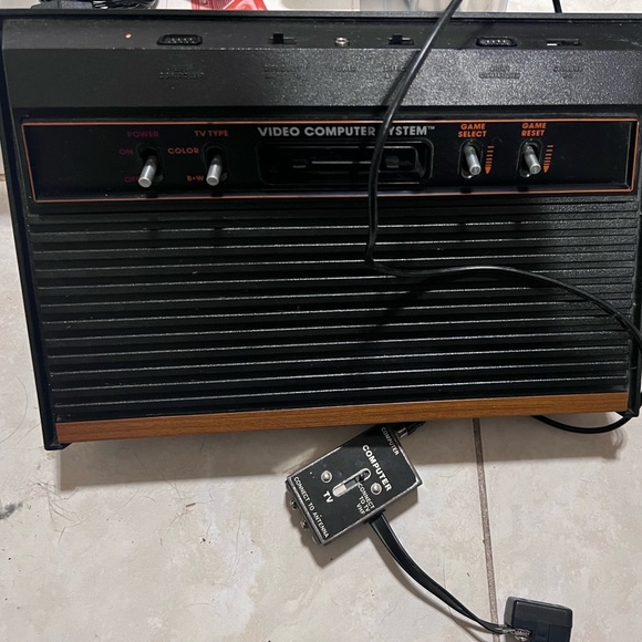 Original Atari 2600 Video Computer Game System - Picture 1 of 5